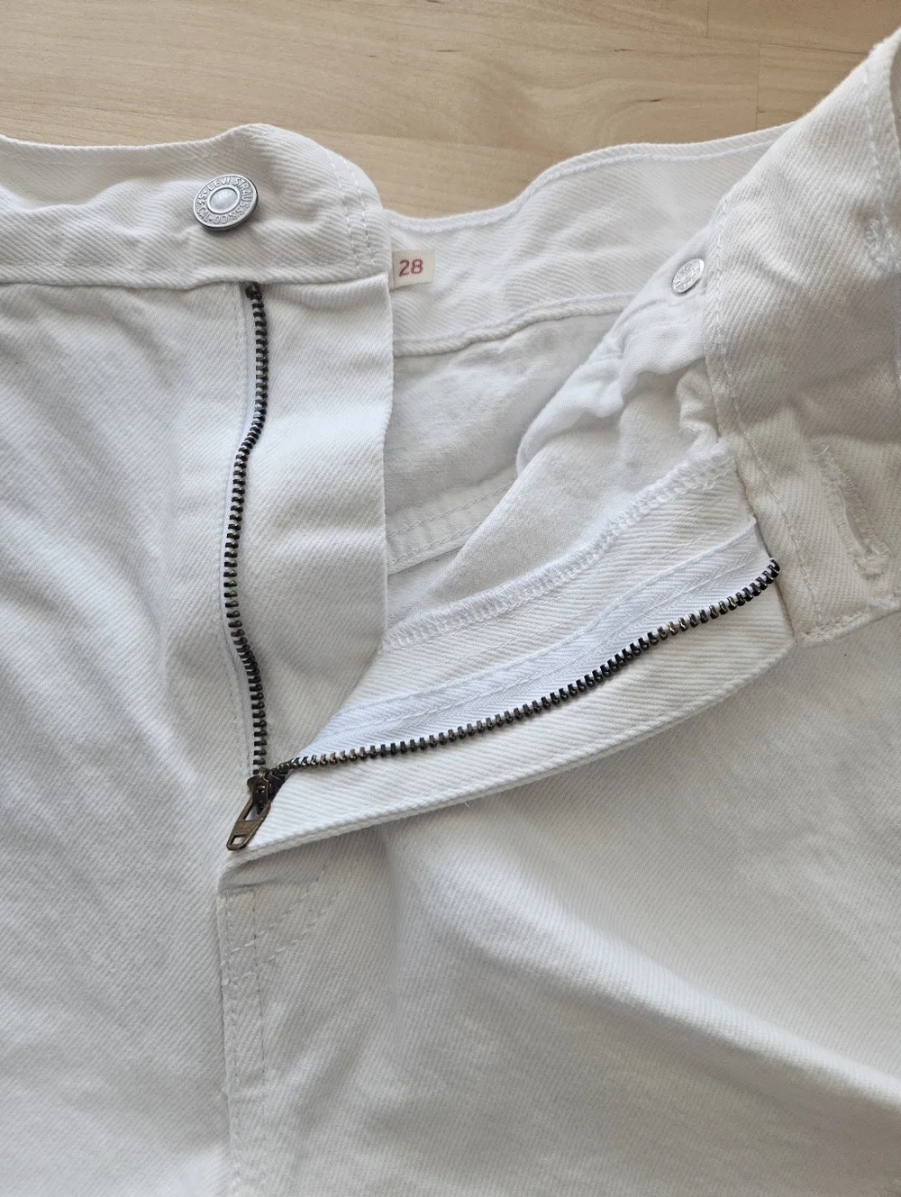 Levi's White‎ High-Rise Distressed Mom Jean Shorts Sz 28 Festival Summer Biker